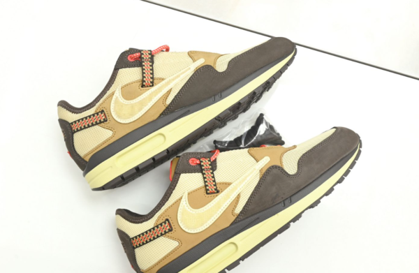 Travis Scott x Air Max 1 'Baroque Brown' - Image 4