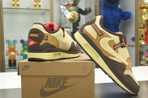 Travis Scott x Air Max 1 'Baroque Brown' - Image 2