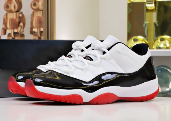 Air Jordan 11 Retro Low 'Concord-Bred' - Image 2