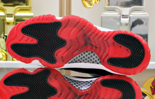 Air Jordan 11 Retro Low 'Concord-Bred' - Image 5