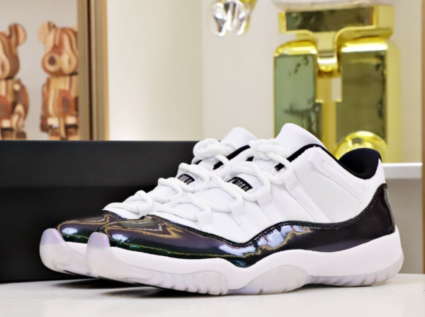 Air Jordan 11 Retro Low 'Emerald' - Image 2