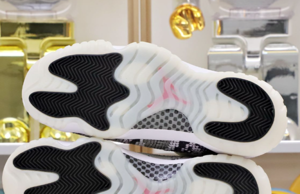 Air Jordan 11 Retro Low 'Light Bone Snakeskin' - Image 5