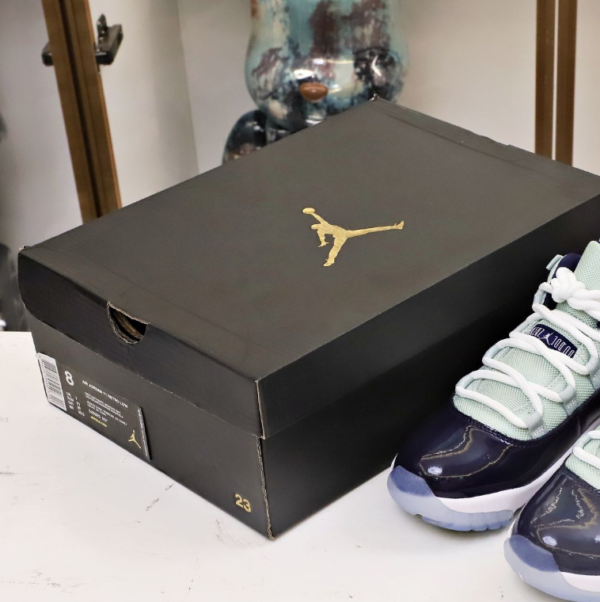 Air Jordan 11 Retro Low 'Georgetown' - Image 2