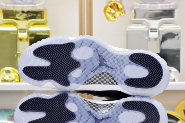Air Jordan 11 Retro Low 'Georgetown' - Image 5