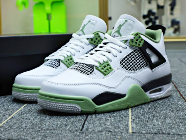Wmns Air Jordan 4 Retro 'Seafoam' - Image 2