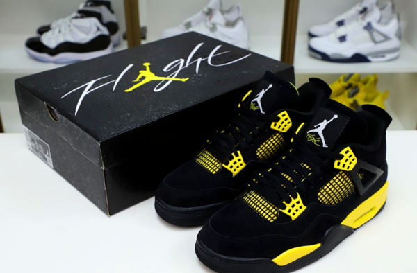 Air Jordan 4 Retro 'Thunder' 2023 - Image 2