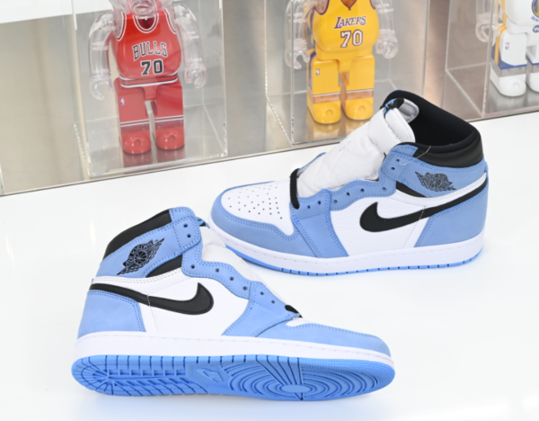 Air Jordan 1 Retro High OG 'University Blue' - Image 2
