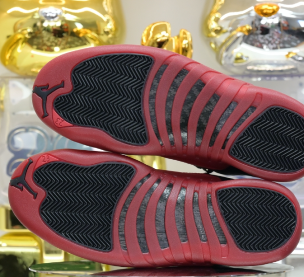 Air Jordan 12 “Flu Game” 2025 - Image 4